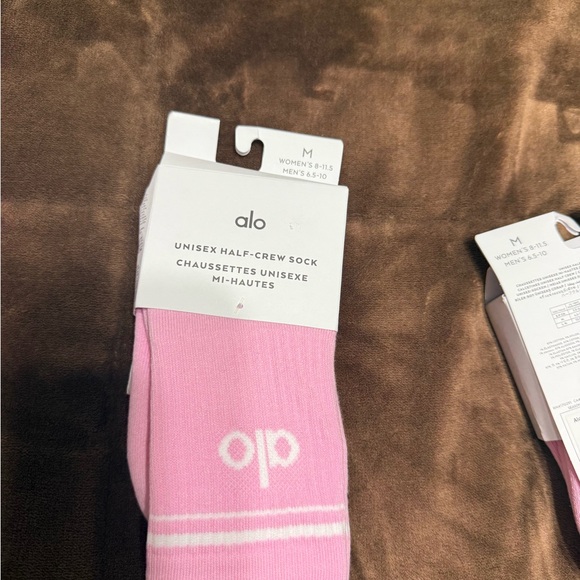 NWT ALO Yoga Pink Half-Crew Athletic Socks - Picture 2 of 4